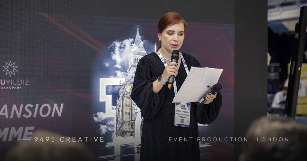 How to Run a Hybrid Event: A 2026 Run-of-Show Playbook